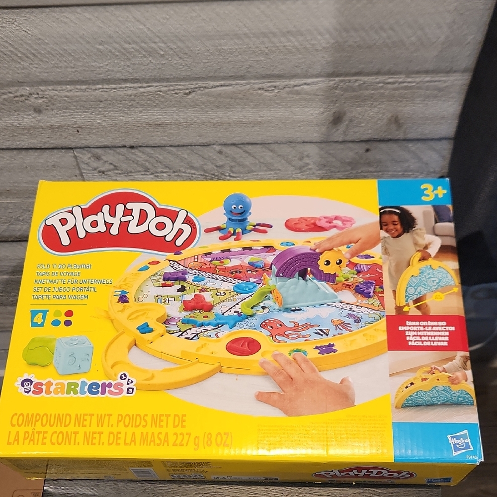 NWT Play-Doh Starter Set F/ages 3+ - Multicolor w/fold 'N Go Playmat
